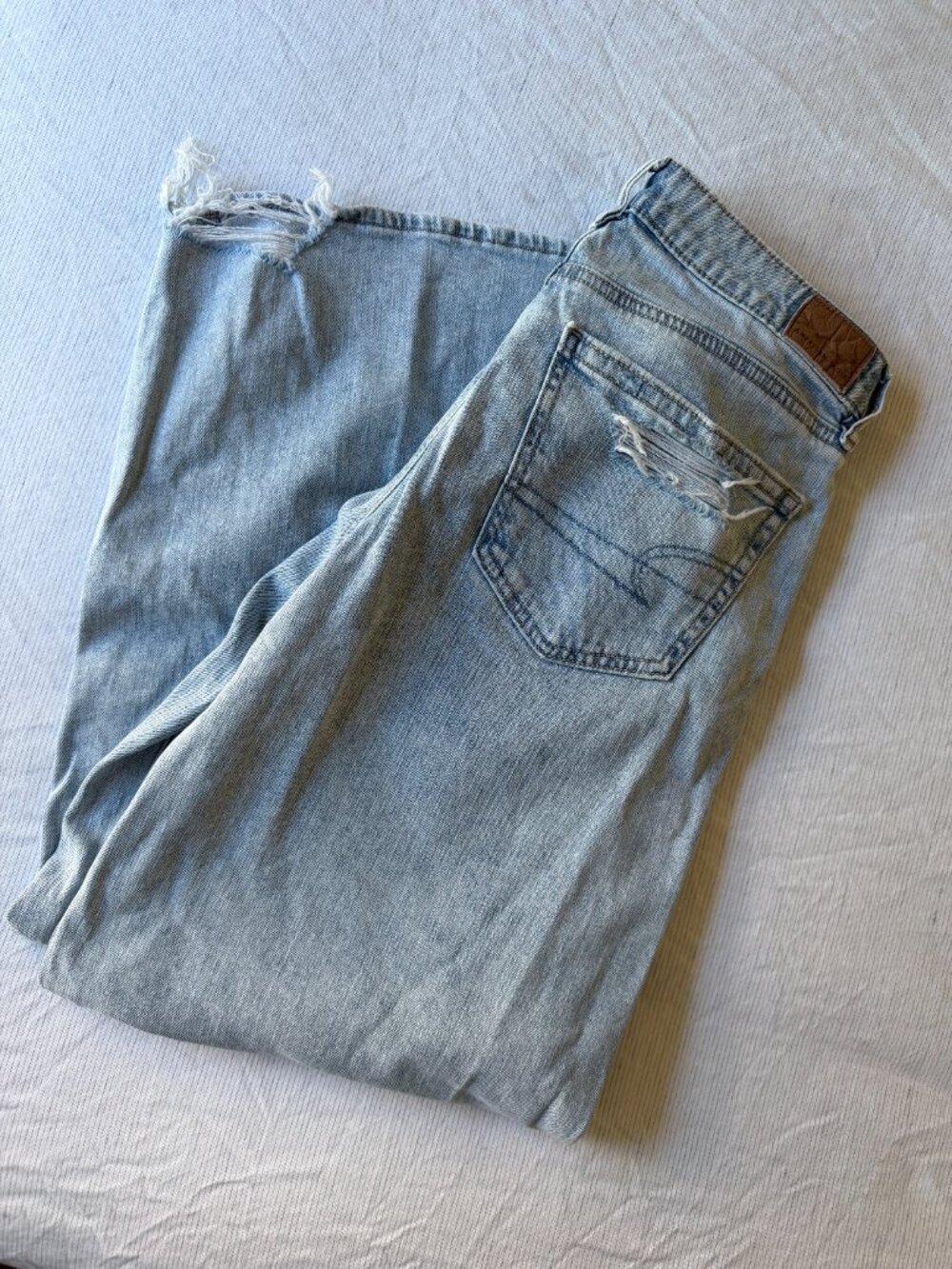 American Eagle Stretch Baggy Wide-Leg Jeans Womens 2 Short Light Wash Ripped